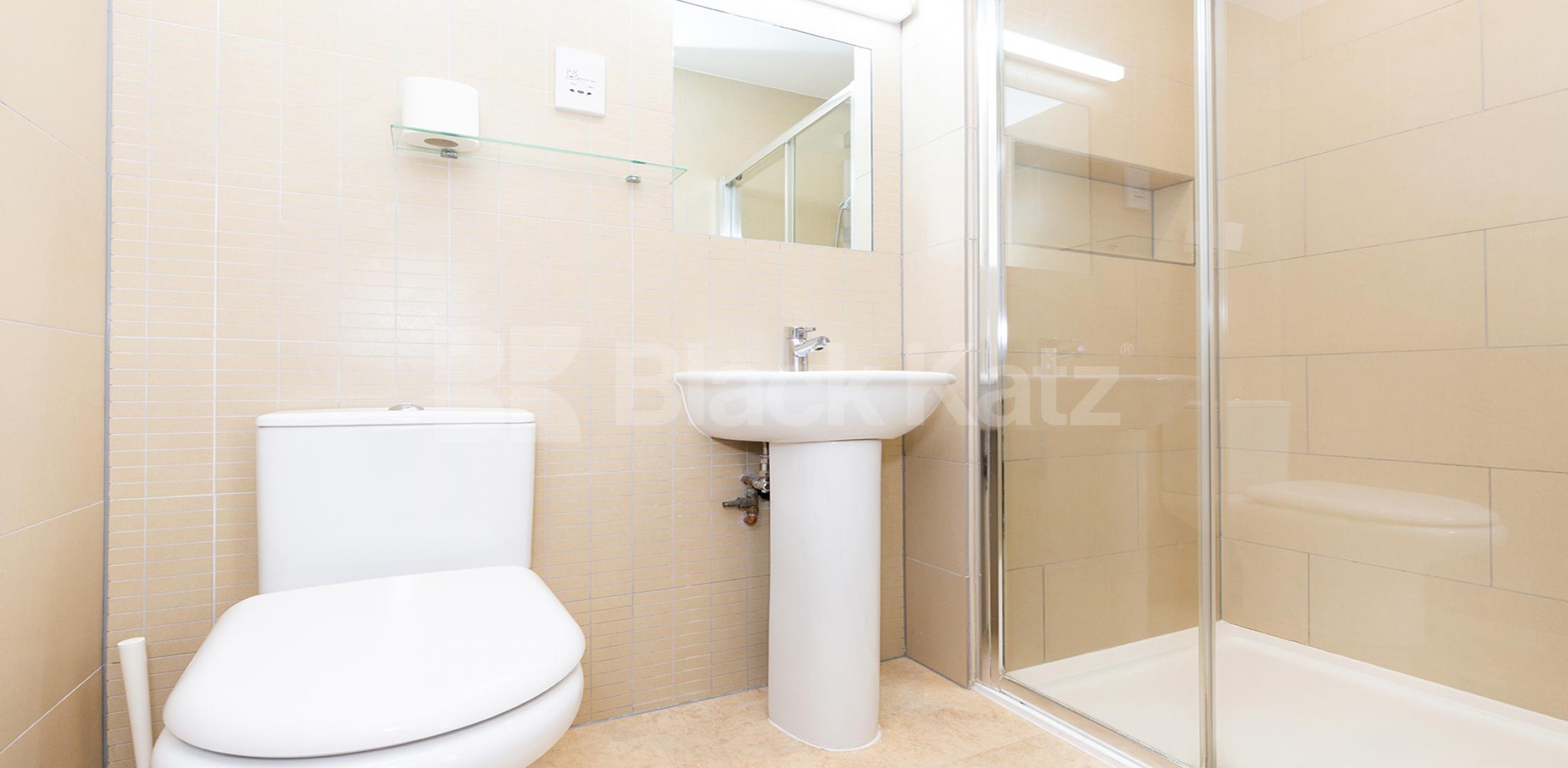 			STUNNING FIVE BED IN WC1, 5 Bedroom, 1 bath, 1 reception Flat			 Byng Place, RUSSELL SQUARE